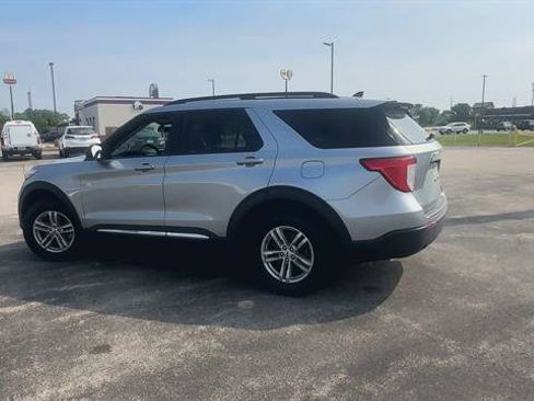 Used 2022 Ford Explorer XLT image 6