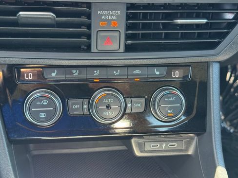 Used 2024 Volkswagen Jetta SE FWD image 19