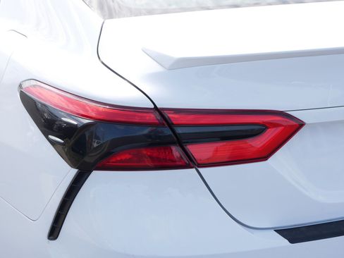 Used 2019 Toyota Camry SE FWD image 17