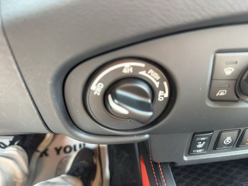 Used 2023 Nissan Frontier PRO-4X w/ Pro-4X Premium Package image 27