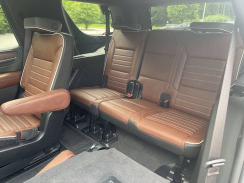 Used 2024 GMC Yukon Denali Ultimate AWD/4WD image 29