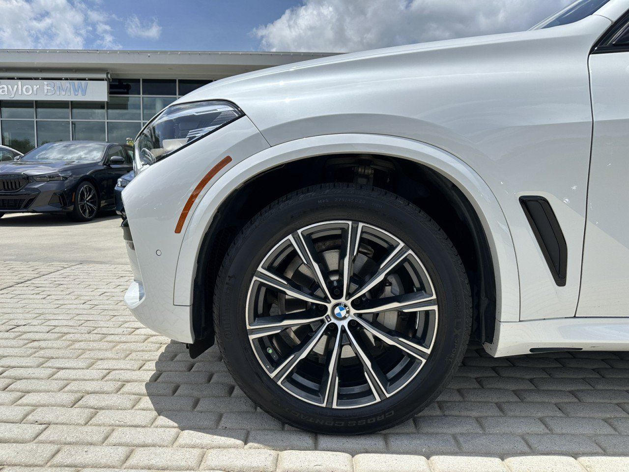 Used 2023 BMW X5 xDrive40i w/ M Sport Package AWD/4WD image 8
