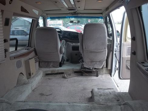 Used 2001 Ford E-150 and Econoline 150 image 13