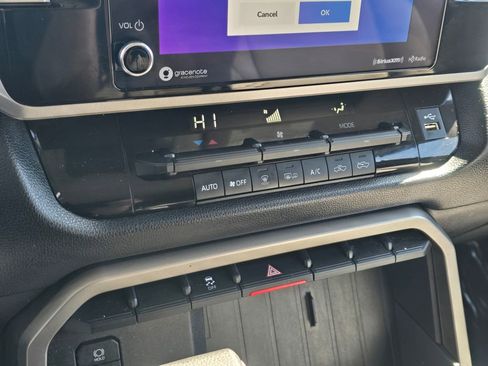 Used 2022 Toyota Tundra SR5 w/ SR5 Convenience Package AWD/4WD image 22