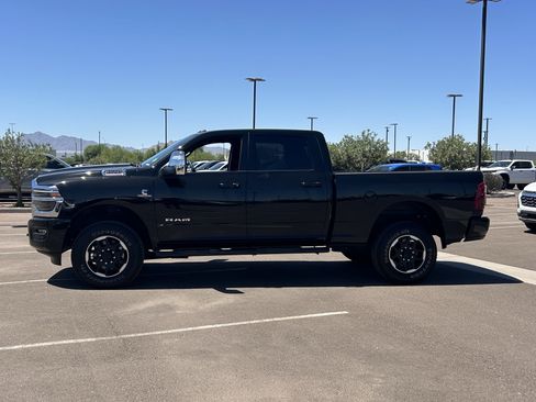 Used 2025 RAM 2500 Laramie AWD/4WD image 2