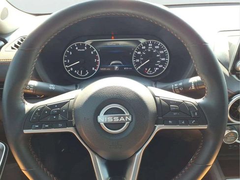 Used 2025 Nissan Sentra SR FWD image 13