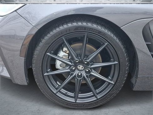 Used 2024 Toyota GR86 Premium image 9