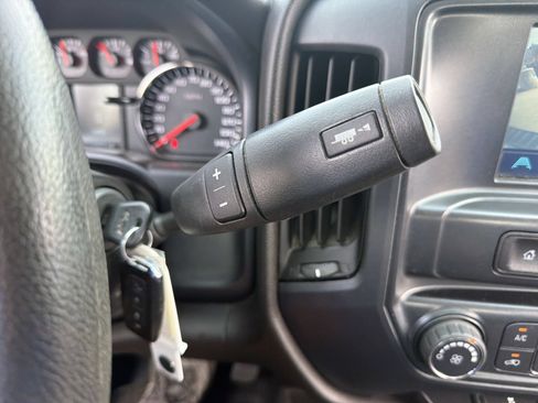 Used 2018 Chevrolet Silverado 1500 W/T AWD/4WD image 33