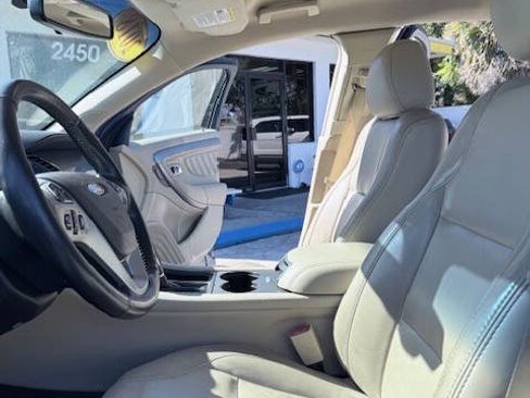Used 2018 Ford Taurus SEL w/ Equipment Group 201A FWD image 10
