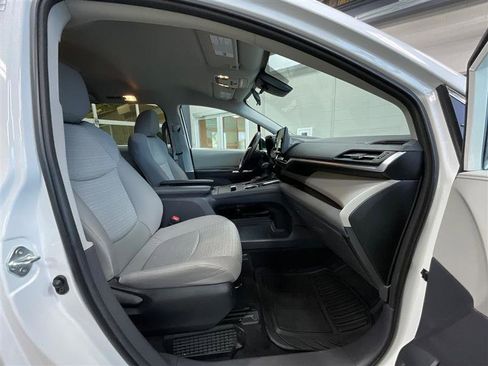 Used 2023 Toyota Sienna LE AWD/4WD image 24