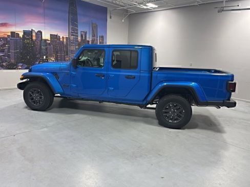 New 2025 Jeep Gladiator Sport image 4