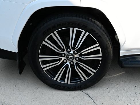 Used 2025 Lexus LX 600 4WD w/ Accessory Package (2T) image 11