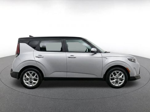 Used 2025 Kia Soul LX w/ LX Technology Package FWD image 10
