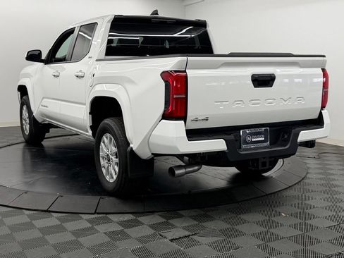 Used 2026 Toyota Tacoma SR5 AWD/4WD image 12