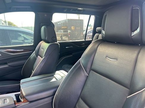 Used 2021 Cadillac Escalade ESV Premium Luxury image 10
