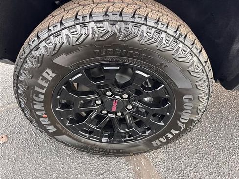 New 2026 GMC Canyon Elevation w/ Convenience Package image 15