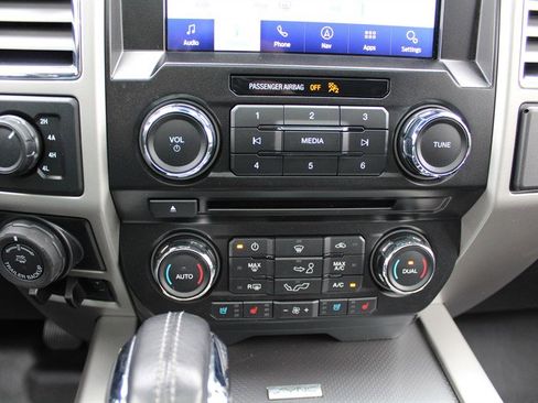 Used 2016 Ford F150 Lariat image 13