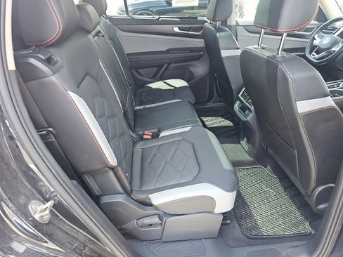 Used 2024 Volkswagen Atlas Peak Edition SEL AWD/4WD image 12