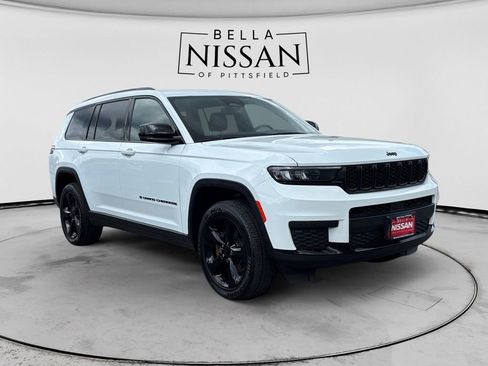 Used 2023 Jeep Grand Cherokee L Laredo AWD/4WD image 7