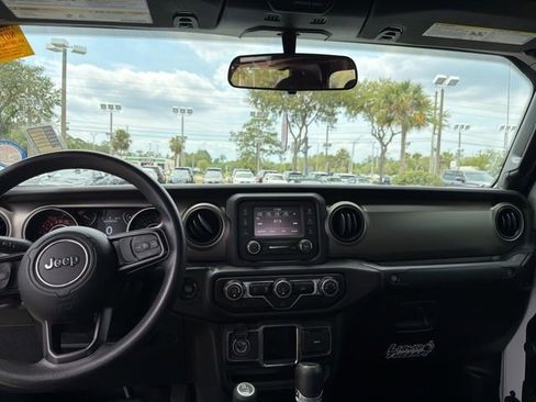 Used 2021 Jeep Gladiator Sport AWD/4WD image 9