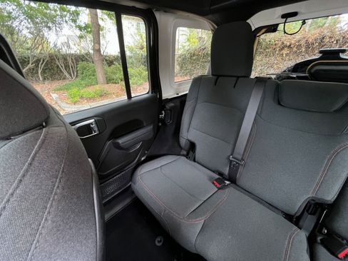 Used 2025 Jeep Wrangler Unlimited Rubicon image 38