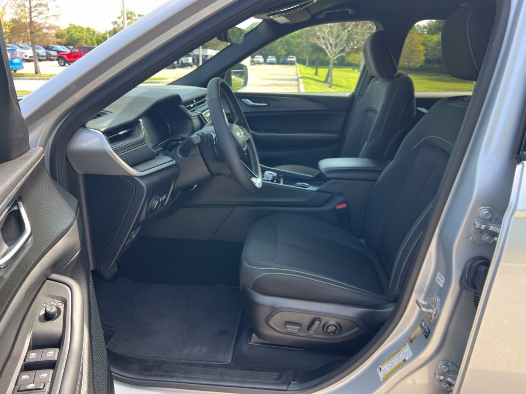 Used 2026 Jeep Grand Cherokee L Laredo RWD image 26