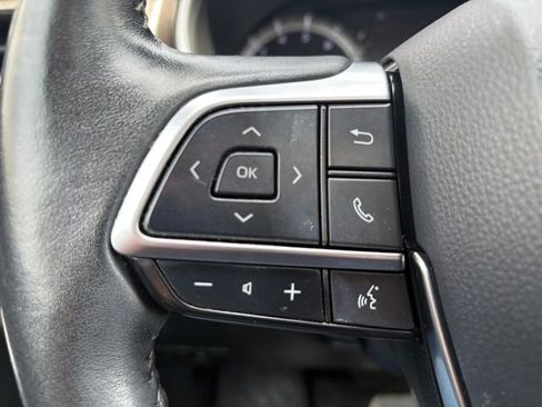 Used 2020 Toyota Highlander XLE AWD/4WD image 24