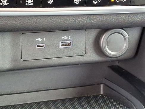 Used 2022 Nissan Rogue SV image 27