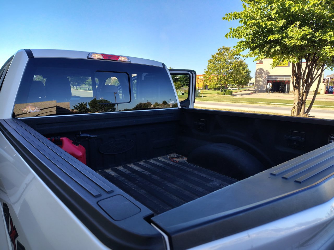 Used 2016 Ford F150 Lariat w/ Equipment Group 501A Mid AWD/4WD image 18
