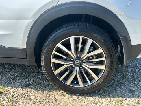 Used 2023 Nissan Kicks SV FWD image 19