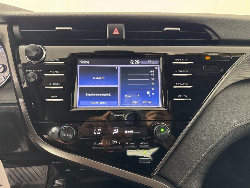 Used 2020 Toyota Camry SE FWD image 15