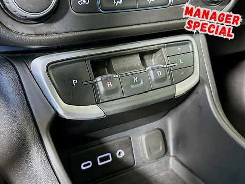 Used 2024 GMC Terrain SLE image 18