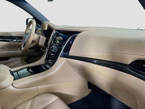 Used 2019 Cadillac Escalade Platinum AWD/4WD image 33