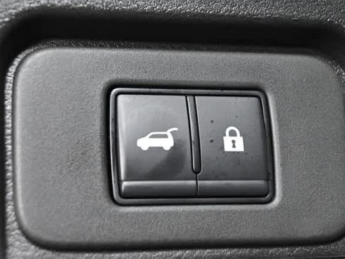 Used 2025 Nissan Rogue SV FWD image 8