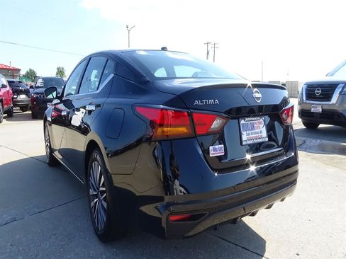 Used 2025 Nissan Altima 2.5 SV FWD image 8