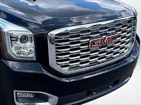 Used 2020 GMC Yukon Denali w/ Denali Ultimate Black Edition AWD/4WD image 30