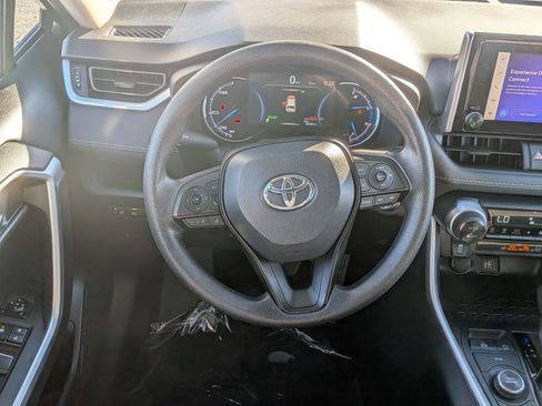 Used 2025 Toyota RAV4 XLE image 20