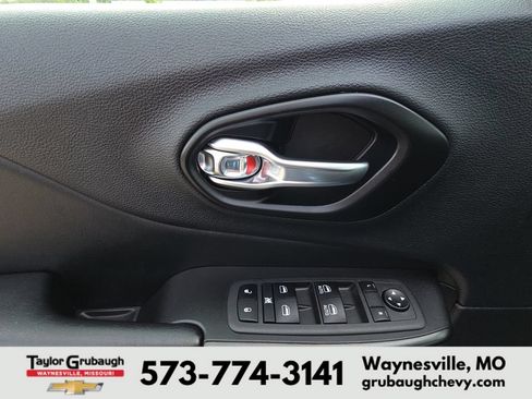 Used 2022 Jeep Cherokee Trailhawk w/ Trailer Tow Group AWD/4WD image 13