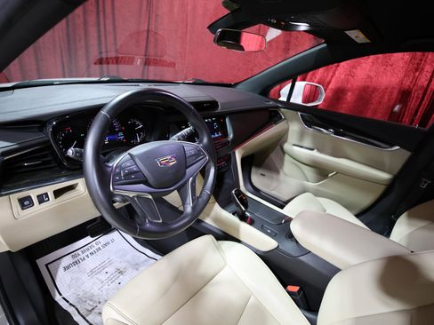 Used 2019 Cadillac XT5 FWD image 11