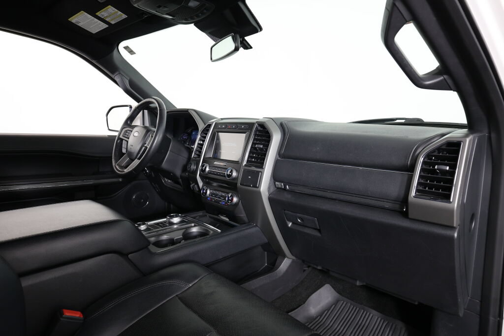 Used 2018 Ford Expedition Max XLT w/ Equipment Group 202A AWD/4WD image 26