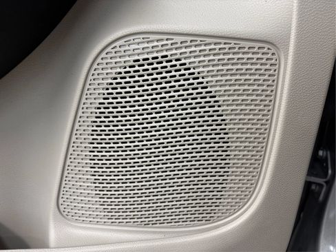 Used 2018 Chrysler Pacifica Limited FWD image 39