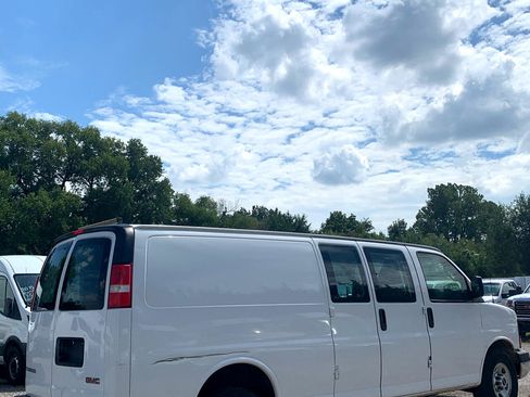 Used 2017 GMC Savana 2500 Extended image 5