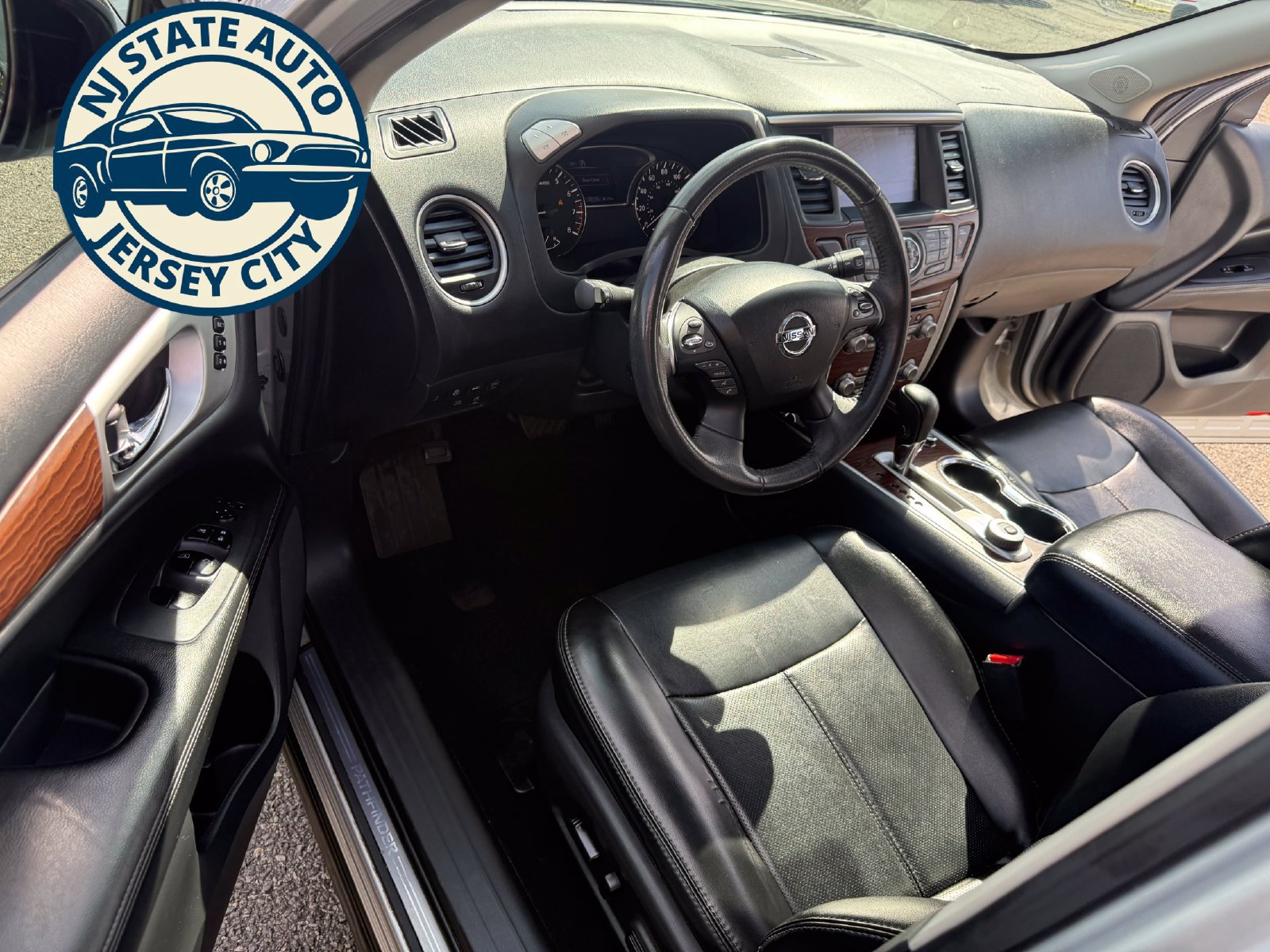 Used 2017 Nissan Pathfinder Platinum w/ Cargo Package AWD/4WD image 24
