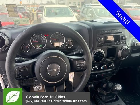 Used 2017 Jeep Wrangler Sport AWD/4WD image 8