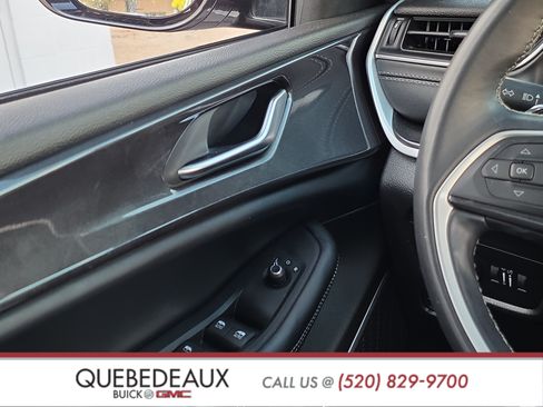 Used 2022 Jeep Grand Cherokee L Laredo RWD image 15