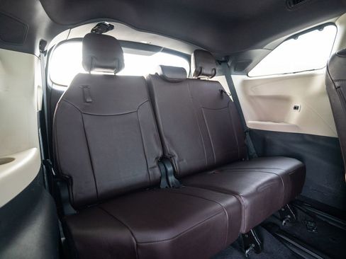 Used 2021 Toyota Sienna Platinum image 49