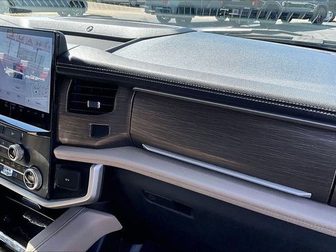 Used 2024 Ford Expedition Limited AWD/4WD image 16
