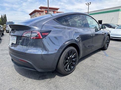 Used 2022 Tesla Model Y Long Range AWD/4WD image 5