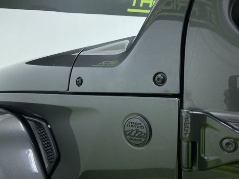 Used 2023 Jeep Gladiator Sport image 13