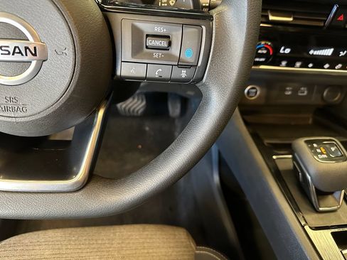 Used 2021 Nissan Rogue SV AWD/4WD image 12